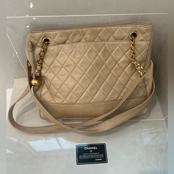 Authentic Chanel Lambskin Leather Ivory/ Crème Bag - Picture 2 of 7